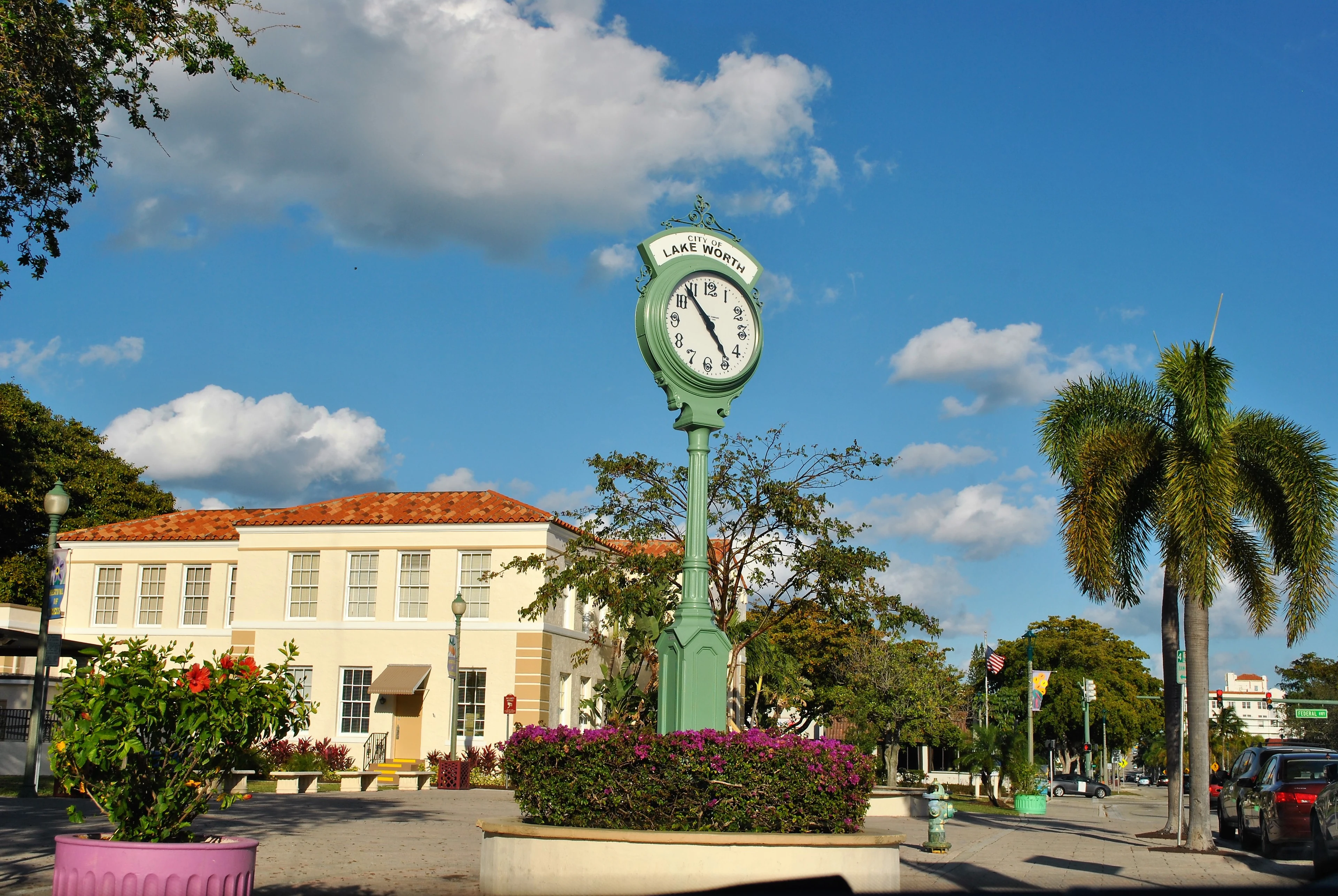 Downtown Lake Worth Beach, The street clock