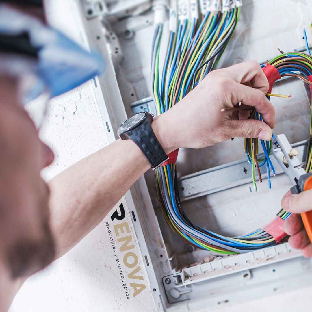 Can a General Contractor Do Electrical Work in Florida?